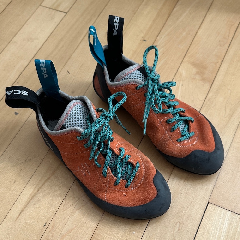 Scarpa • Climbing Shoes Size 6